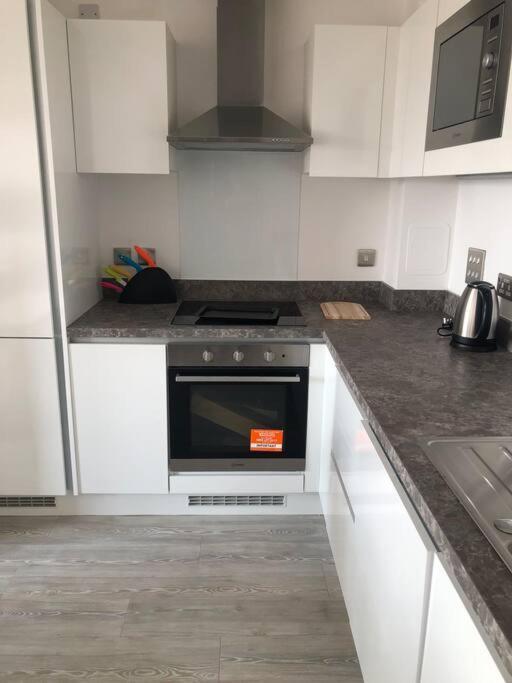 3 Bedroom Apartment Free Parking Manchester Exterior foto