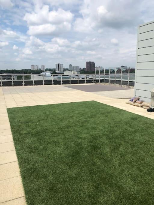 3 Bedroom Apartment Free Parking Manchester Exterior foto