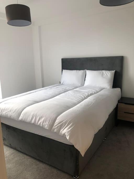 3 Bedroom Apartment Free Parking Manchester Exterior foto