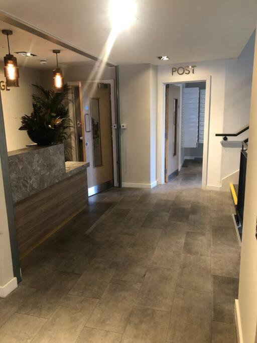 3 Bedroom Apartment Free Parking Manchester Exterior foto